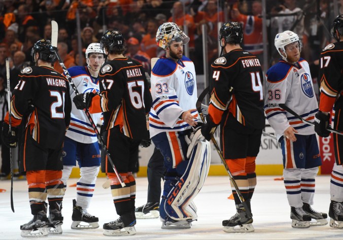 handshake_Oilers_at_Ducks