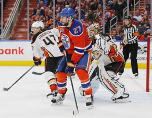 Milan-Lucic-Oilers-2017